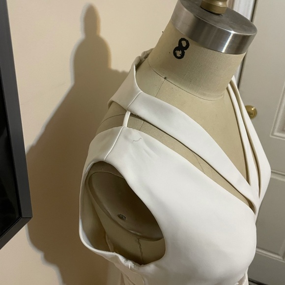 0063 NWT Karleigh Dress in Off White
BCBGMAXAZRIA sz 12 - Picture 12 of 14